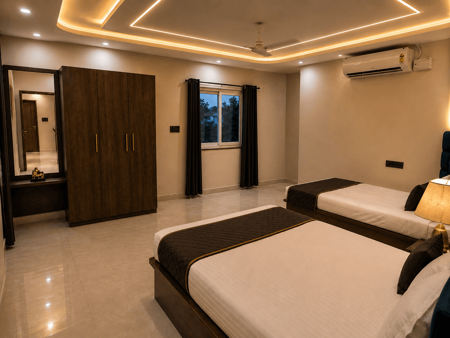 Deluxe Room with Balcony at The City Crown Resort